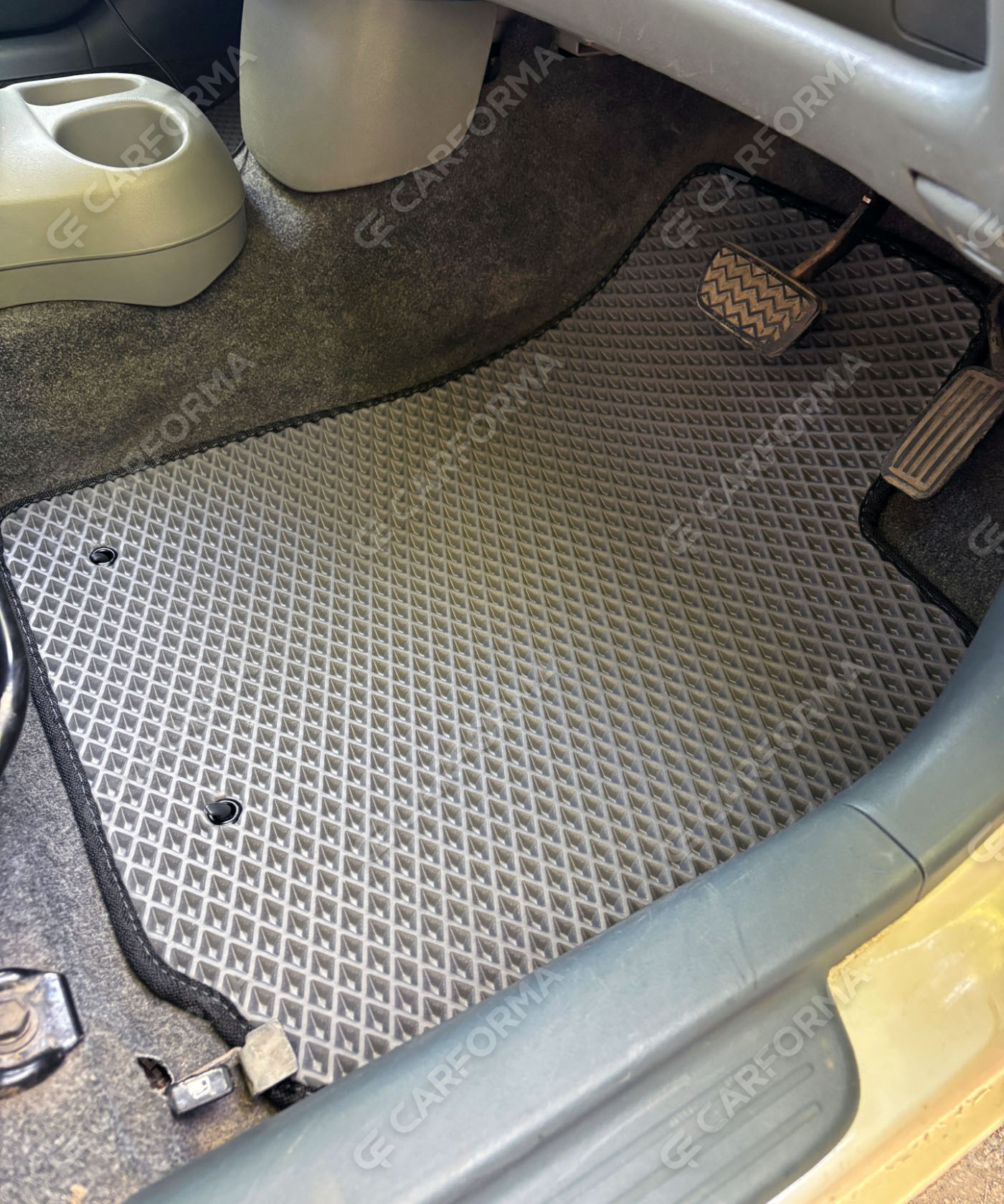 Коврики на Toyota Vitz I 1998&nbsp;-&nbsp;2005 во Владикавказе