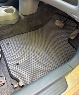 Коврики на Toyota Vitz I 1998&nbsp;-&nbsp;2005 во Владикавказе