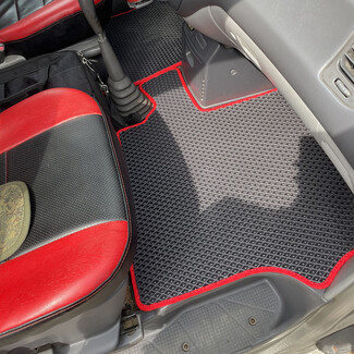Коврики на Mitsubishi Space Gear 1994&nbsp;-&nbsp;2007 во Владикавказе